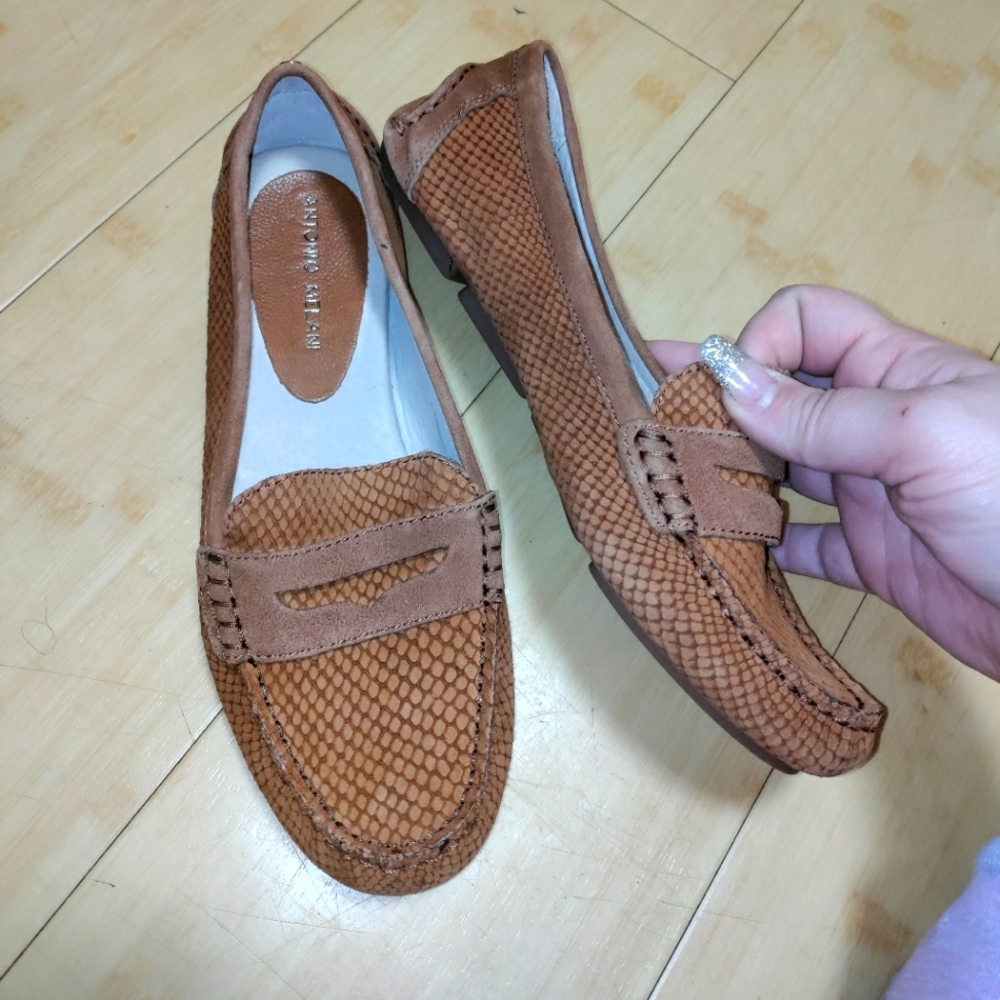 💞Antonio Melani 💞 Loafers! Size 7.5! Leather! Snakeskin animal print!
